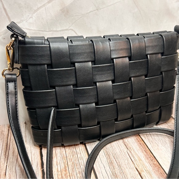 MMS Design Studio Black Woven Crossbody Bag - Picture 2 of 7